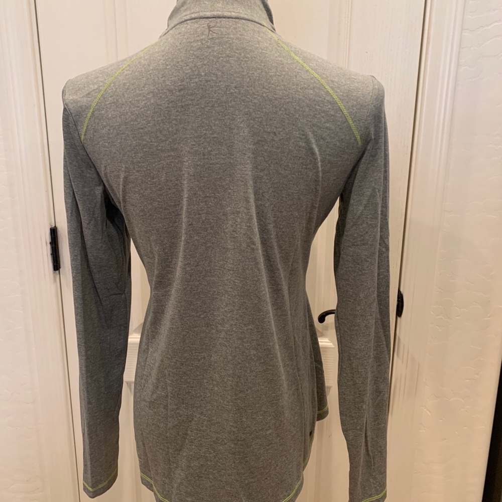 Danskin Now gray workout top Size Medium - Picture 6 of 8